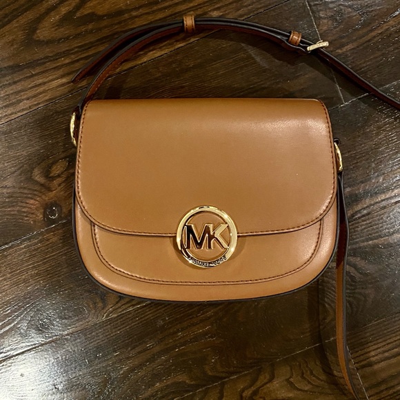 NEW w/ TAGS Michael Kors Saddle Crossbody “Lillie” Leather Bag - Picture 2 of 9